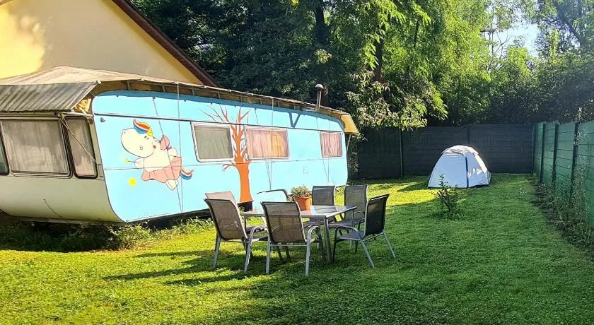 Quiet caravan in nature on Mur cycle path - Image 1
