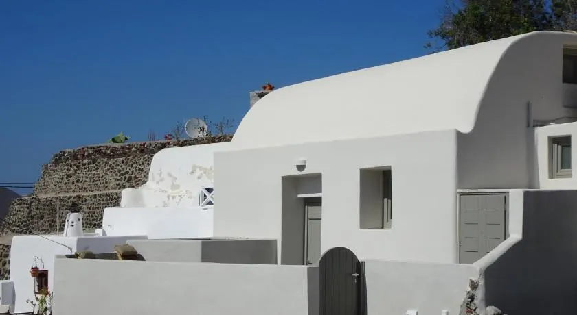 Cycladic House in Finikia Oia - Image 1
