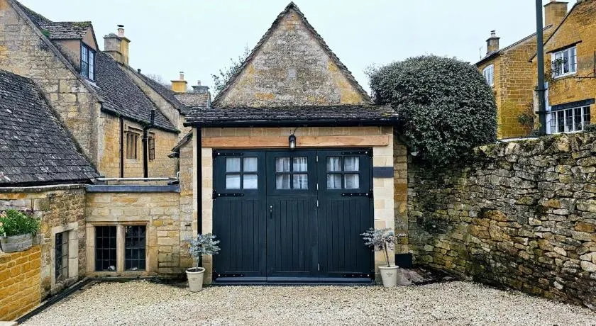 The Little Mews - Image 1