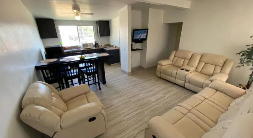 Family Apartment & Free Parking! - Image 1