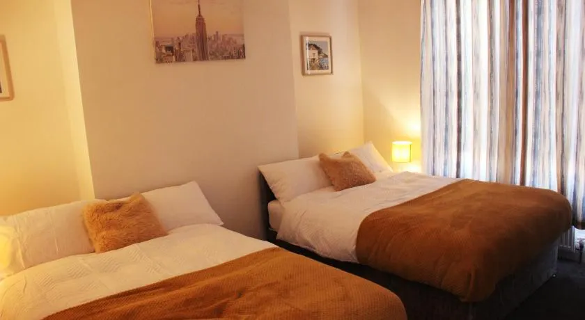 Tastefully furnished and Cosy 2-bedroom house - Image 1