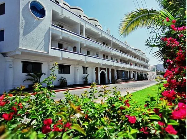 Club Cascadas de Baja - Image 1
