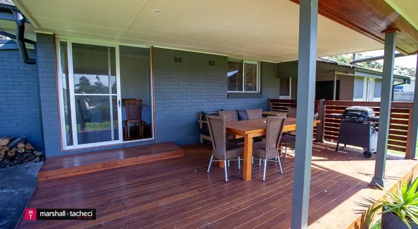 Beauty Point Retreat - 100 O'Connell's Point Road, - Image 1
