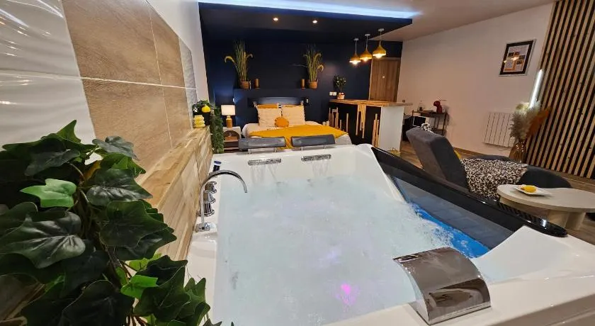 Escale dans un Cocon Spa Privatif & Design, petit déjeuner compris - Image 1