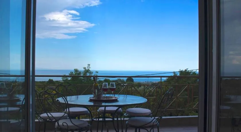 Luxurious Apartment With Sea & Mountain View - Image 1