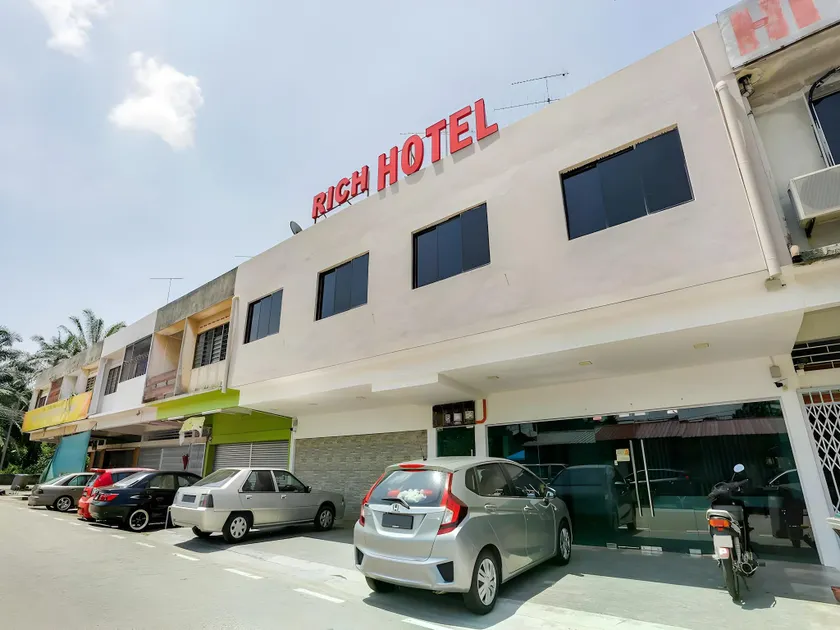 Rich Hotel - Image 1
