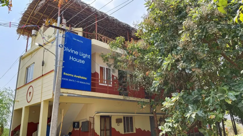 Divine lights House - Image 1