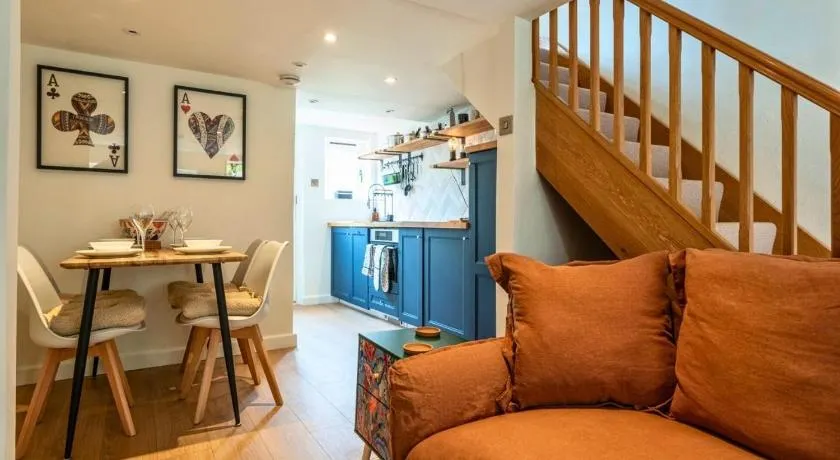 Cosy 2BD Cottage in Oxfordshire - Near Daylesford! - Image 1