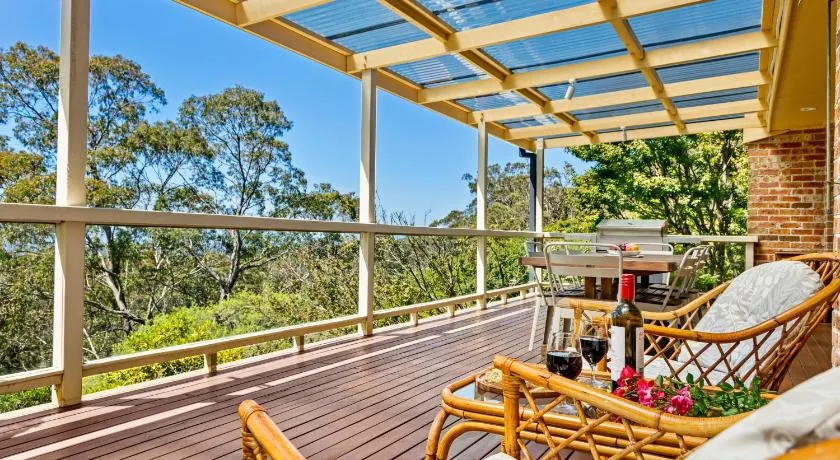 Azimuth - Spacious Family Retreat with City Views - Image 1