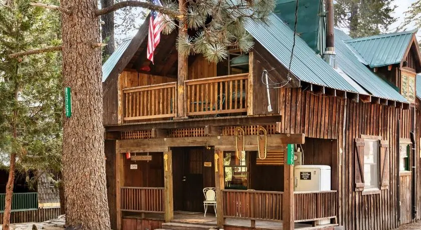 The Knotty Cabin in Kings Canyon National Park - Image 1