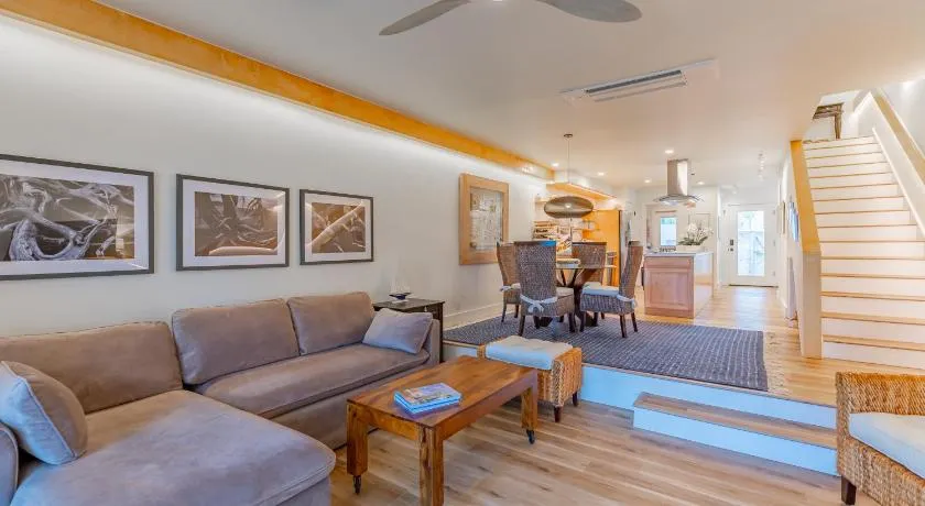 3025 Club Villas - Image 1