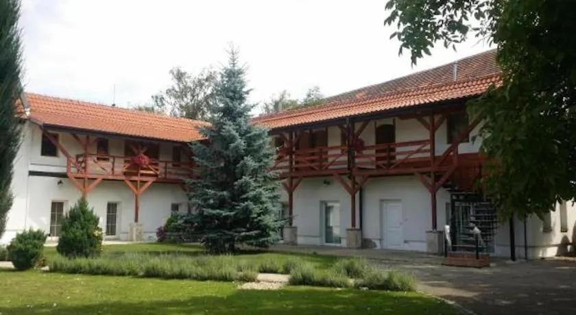 Green Club - Image 1