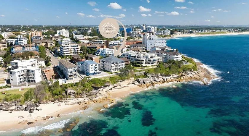 Stunning Ground Floor Apt with Ocean Views - Image 1
