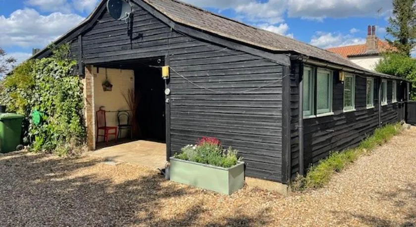 2 Bed Barn - Sleeps 4 - Pets - Parking - Wifi - Image 1