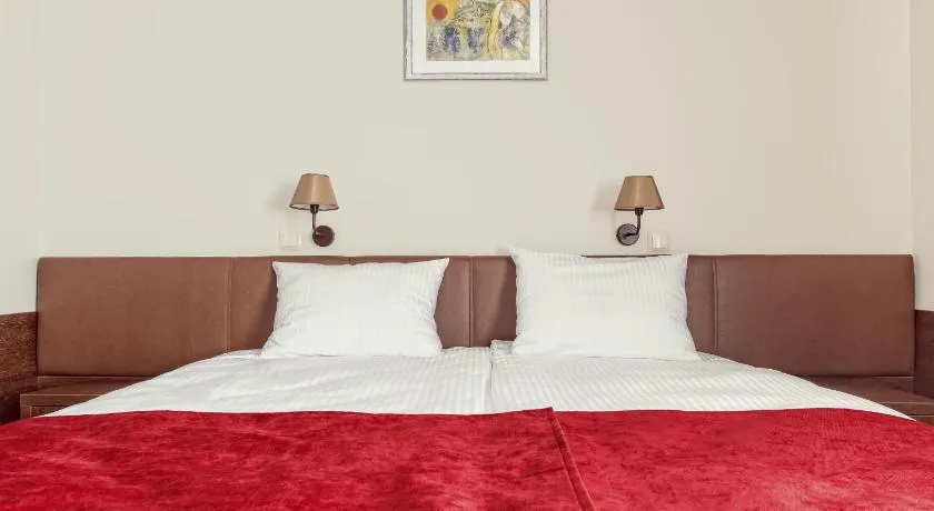 Maestro Inn - Image 1