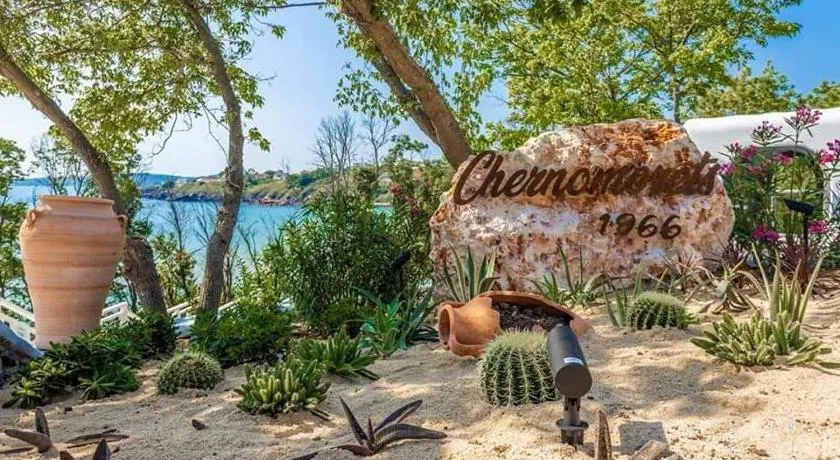Captain's Island Deluxe - Image 1