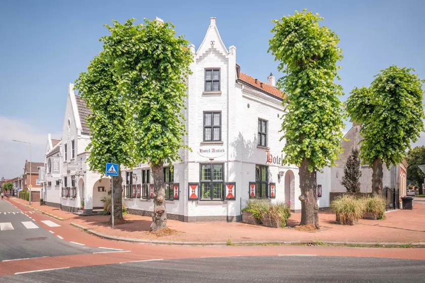Hotel Nieuw Antiek - Image 1