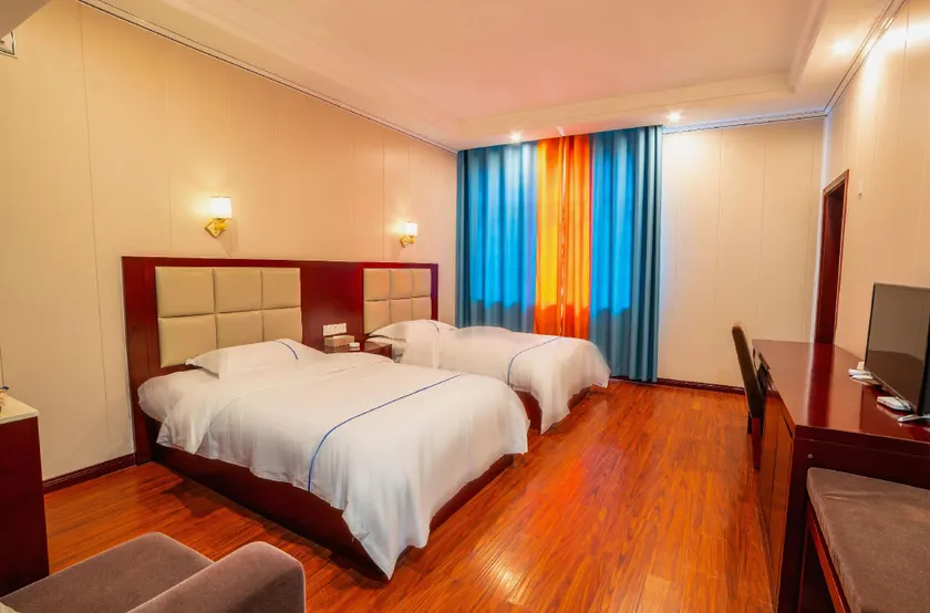 Xingren Tianli Hotel - Image 1