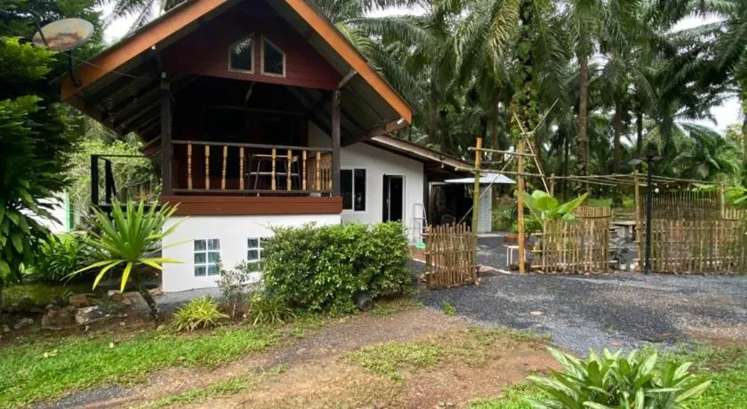 บ้านเพื่อนโฮมสเตย์ เขาพนม Friend House Homestay - Image 1