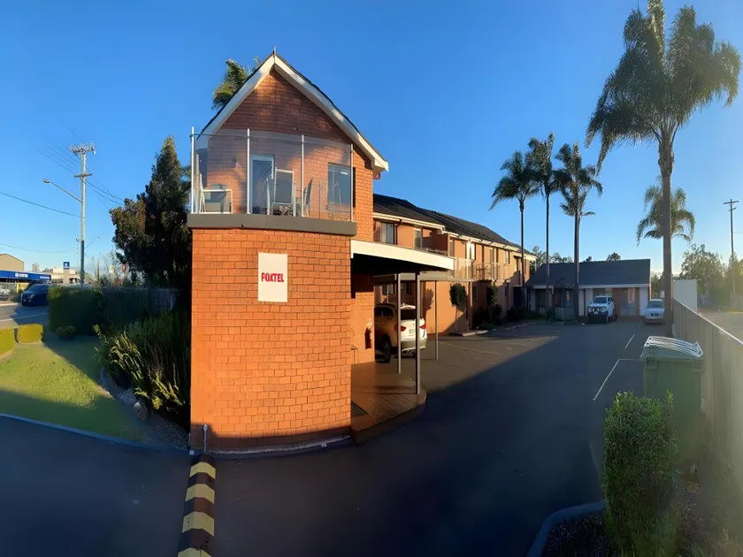 Avaleen Lodge Motor Inn - Image 1