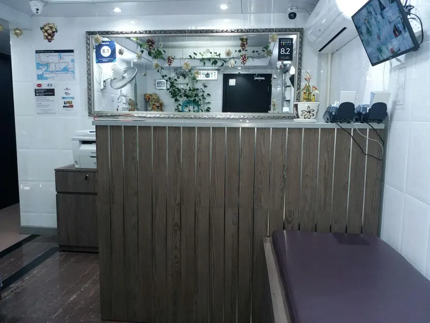 Toms Guesthouse - Image 1