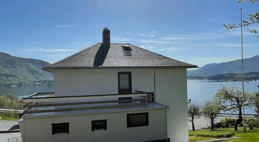 Retro hus med fin beliggenhet - Image 1