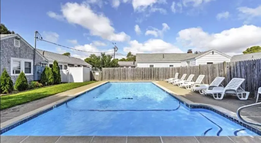 Captain Chase Rd 194 8- Pool Access And Less Than 5 Minute Walk To Sandy Beach - Image 1