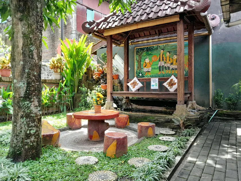 Ngampilan Backpacker Hostel - Image 1
