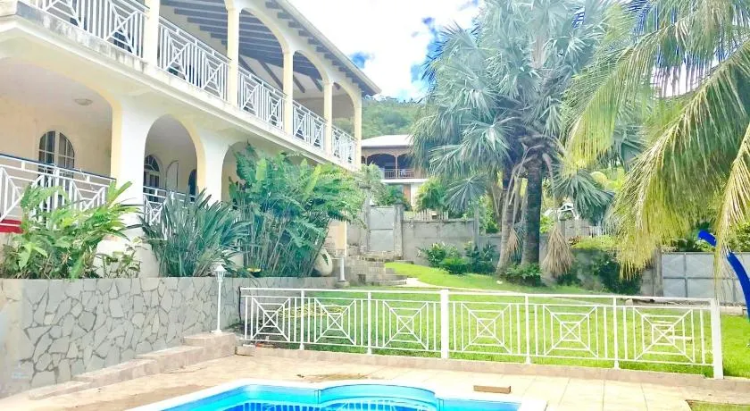 Spacieuse villa à Deshaies avec piscine privée - Image 1