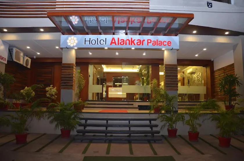 Hotel Alankar Palace - Image 1