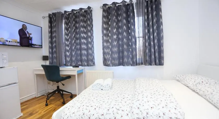 Fabulous Room with en-suite bathroom and shared kitchen - Image 1