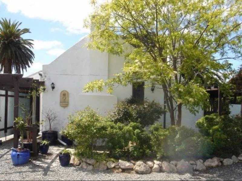 3 Divas Accommodation - Image 1