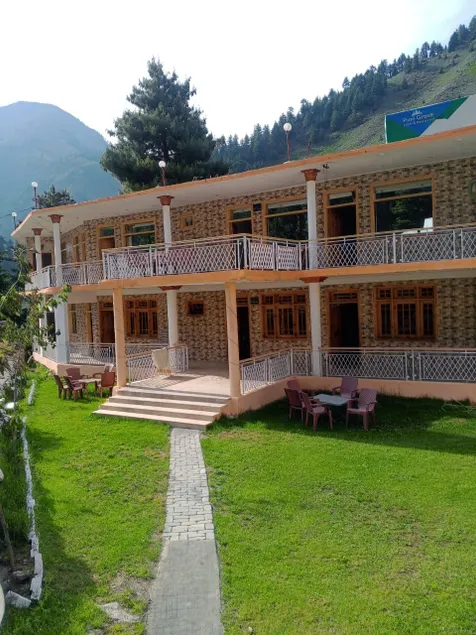 Hotel Pine Grove Naran - Image 1