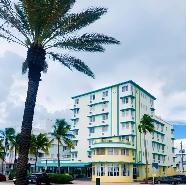 Days Inn & Suites Miami/North Beach Oceanfront - Image 1