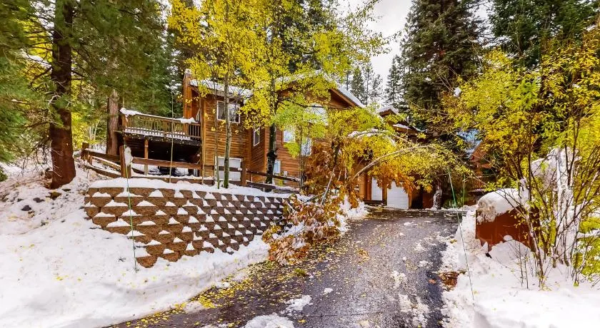 Laurelwood Manor - Image 1