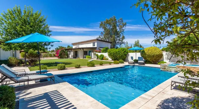 Charming Desert Villa & Casitas with Sportcourt & Pool - Image 1