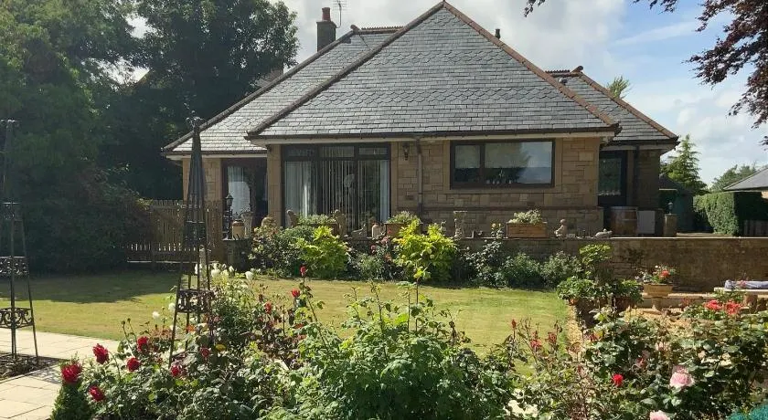 Remarkable 2-Bed Cottage in tranquil setting - Image 1