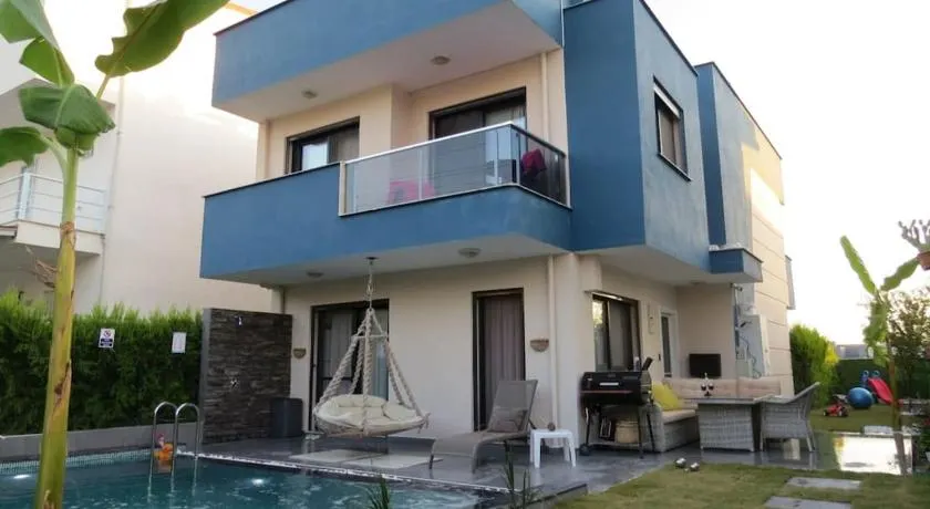 Villa Oyster Park Heated Pool Villa - Image 1