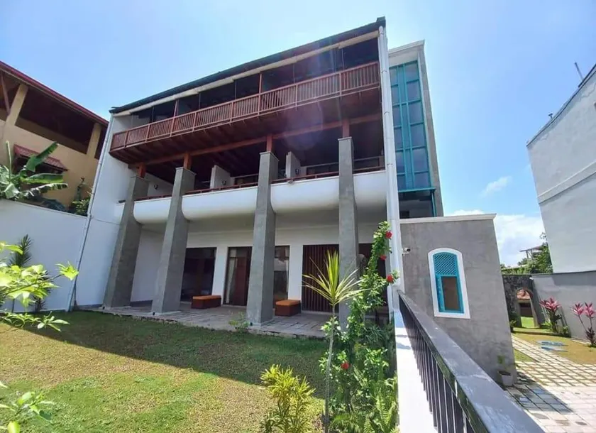 Beverly Suites Mount Lavinia - Image 1