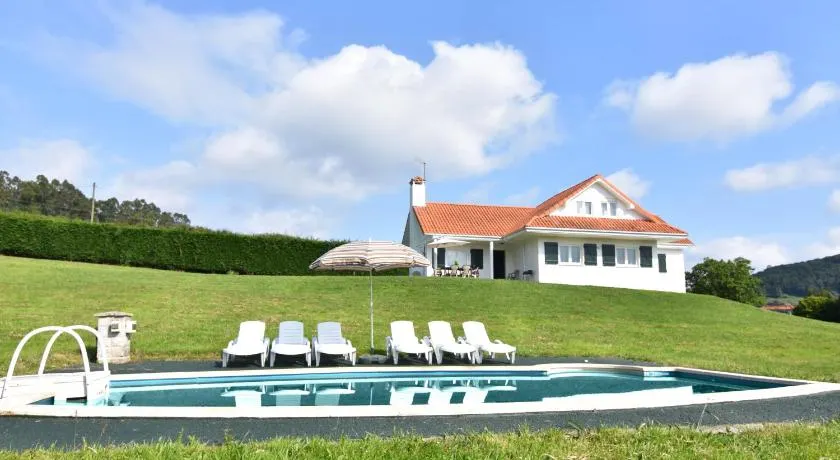 Espectacular casa con piscina y gran jardín - Image 1