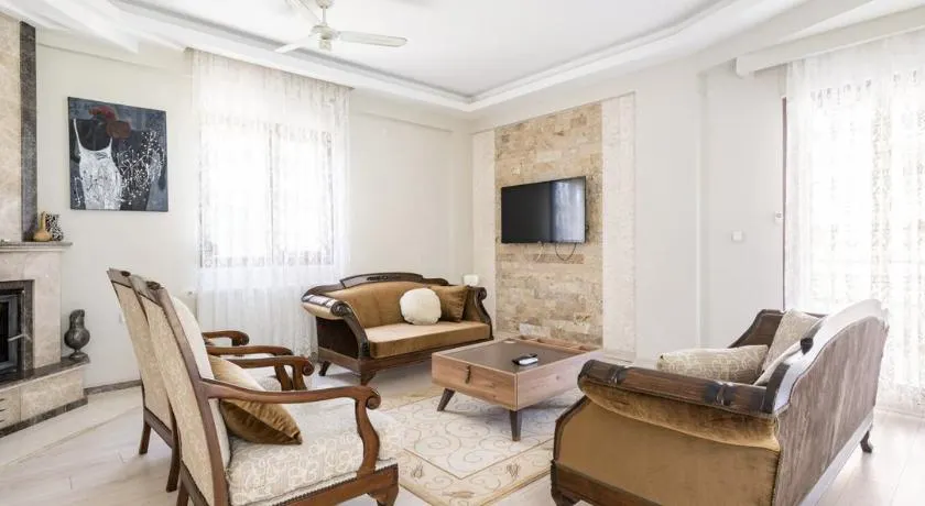 Comfortable villa with garden in “Urla İskele” - Image 1