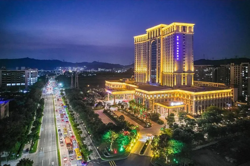 Intan Malachite Hotel - Image 1