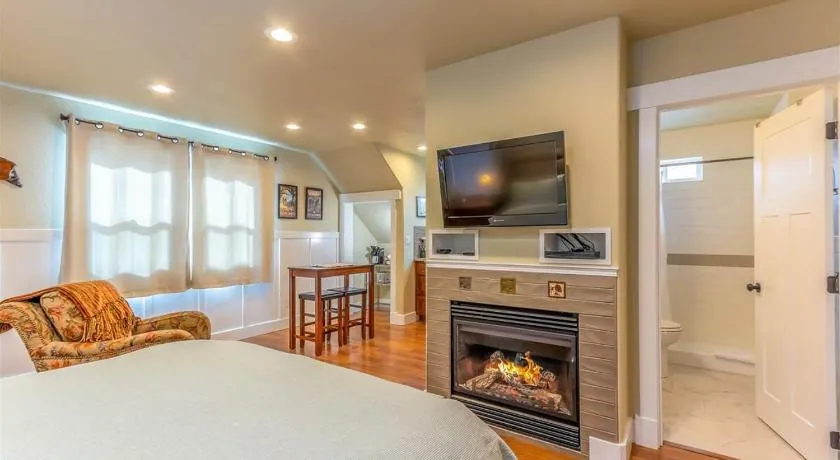 Cumberland Bungalow walking distance to downtown - Image 1