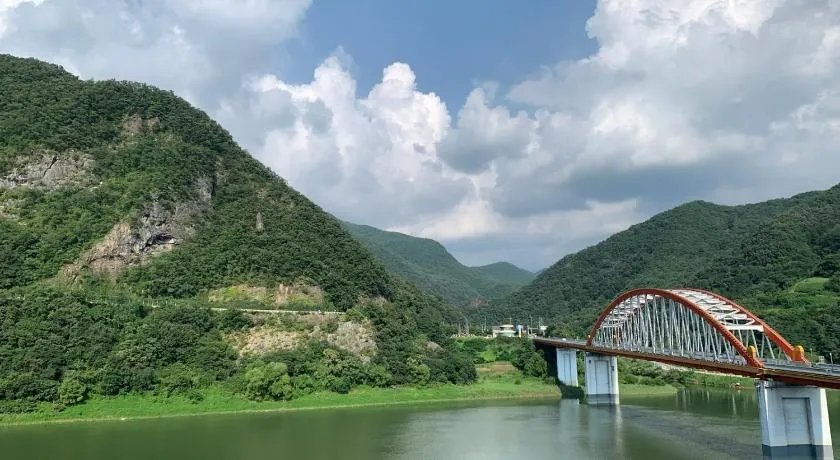 Danyang Rio 127 Guesthouse River View - Image 1