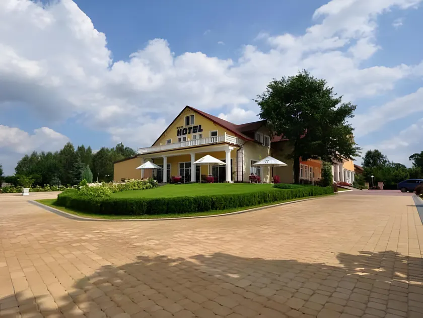 Hotel Chabrowy Dworek - Image 1