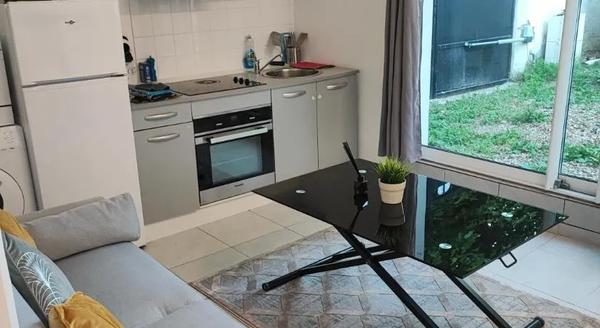 APPARTEMENT JARDIN - Image 1