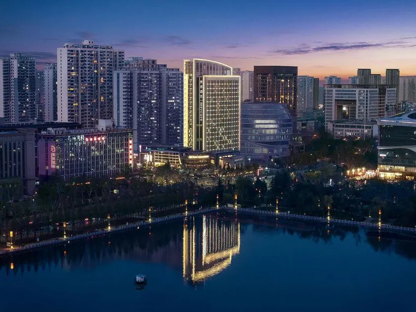 Mercure Hotel (Luoyang Longmen High-Speed Rail Station Municipal Government Branch) - Image 1
