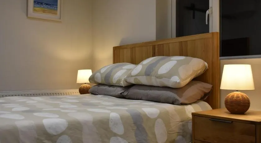 Saoirse New Cosy 1 Bedroom En suite Apartment - Image 1