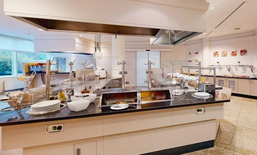 Hilton Garden Inn Vienna South - Image 1