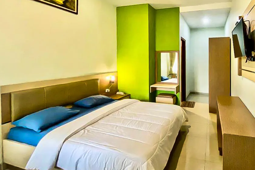 Mawar Indah Hotel near Stasiun Balapan Solo Mitra RedDoorz - Image 1